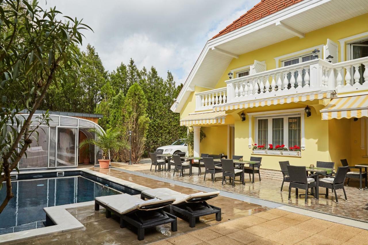 Gold House Pension Балатонфюред Екстер'єр фото